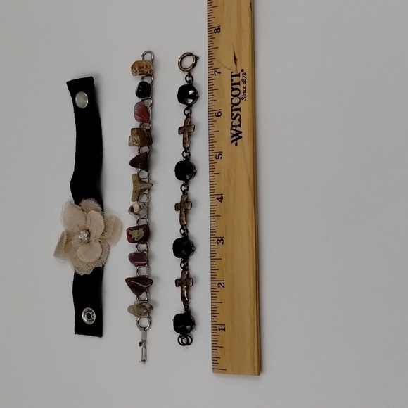 Set of 3 bracelet/cuffs suede flower, stones, and crossed with beads - Picture 6 of 6